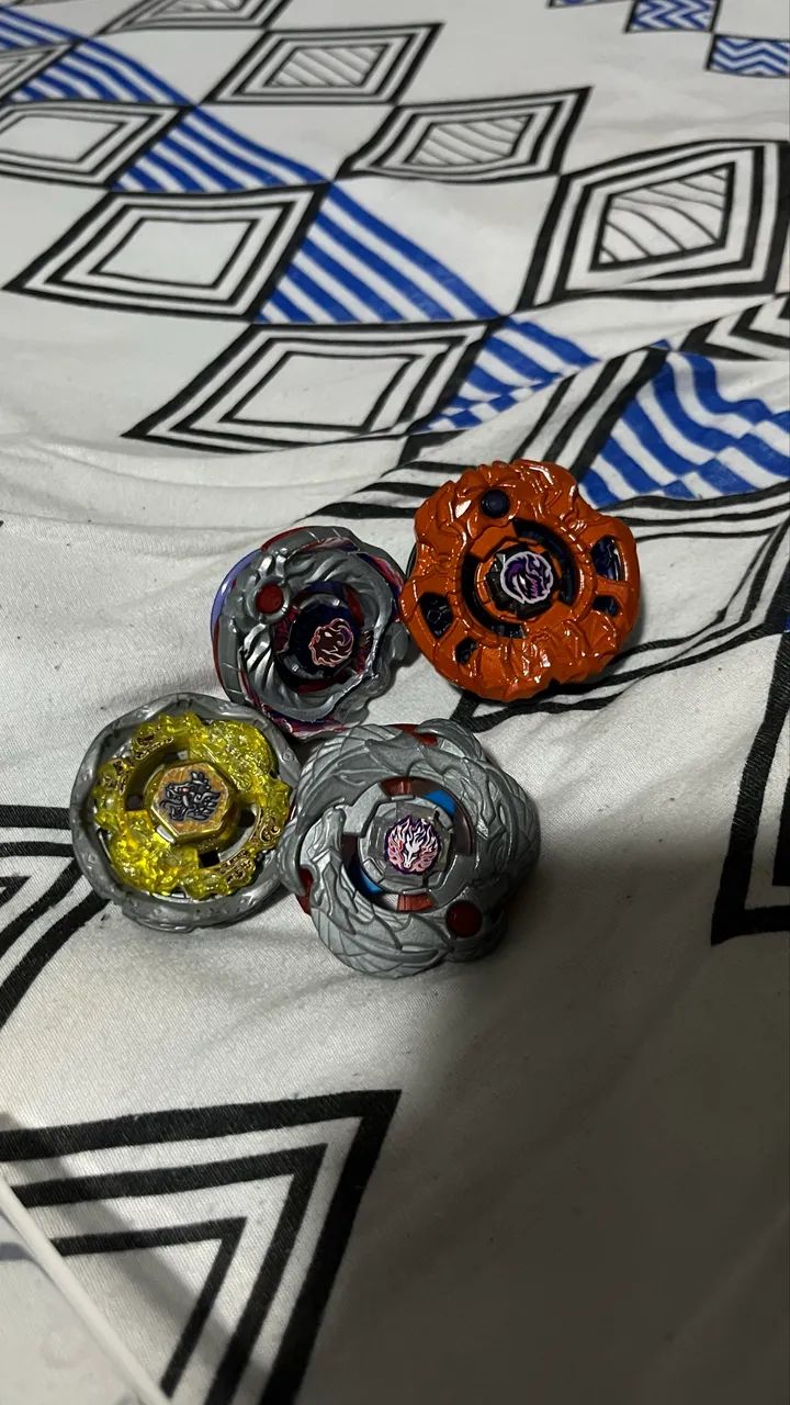 Lote Beyblade Hasbro e Takara  - Foto 2