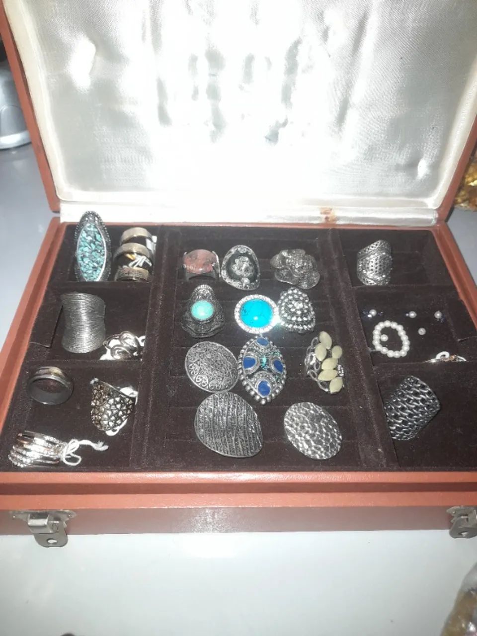 Vendo semi joias - 31 peças (pulseiras, anéis, brincos e pingentes) - Foto 3