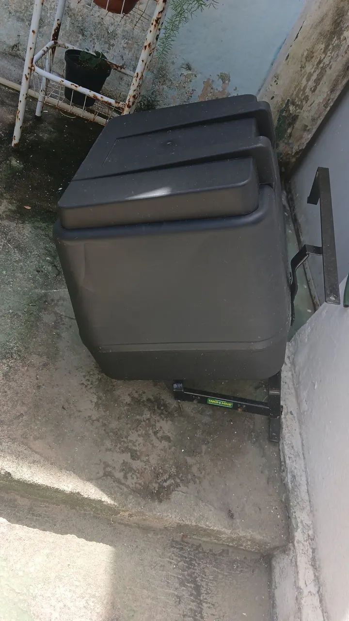 Baú ja com o suporte
