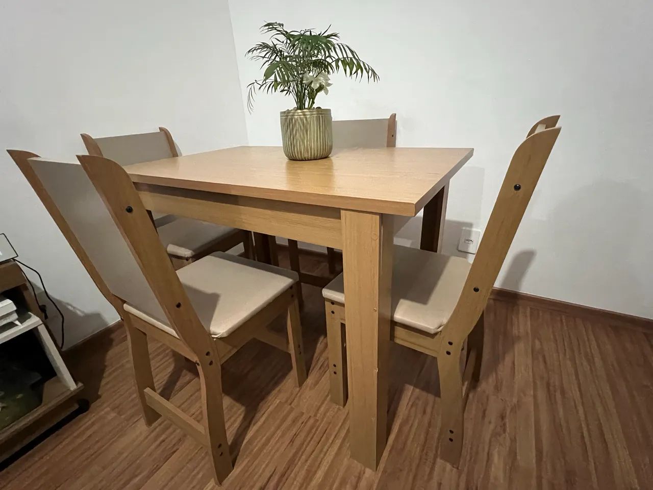 Vendo mesa de jantar com 4 cadeiras - Foto 5