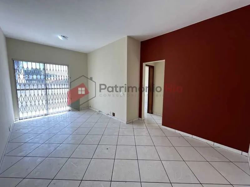 Apartamento 2 quartos - varanda - elevador e 1 vaga de garagem