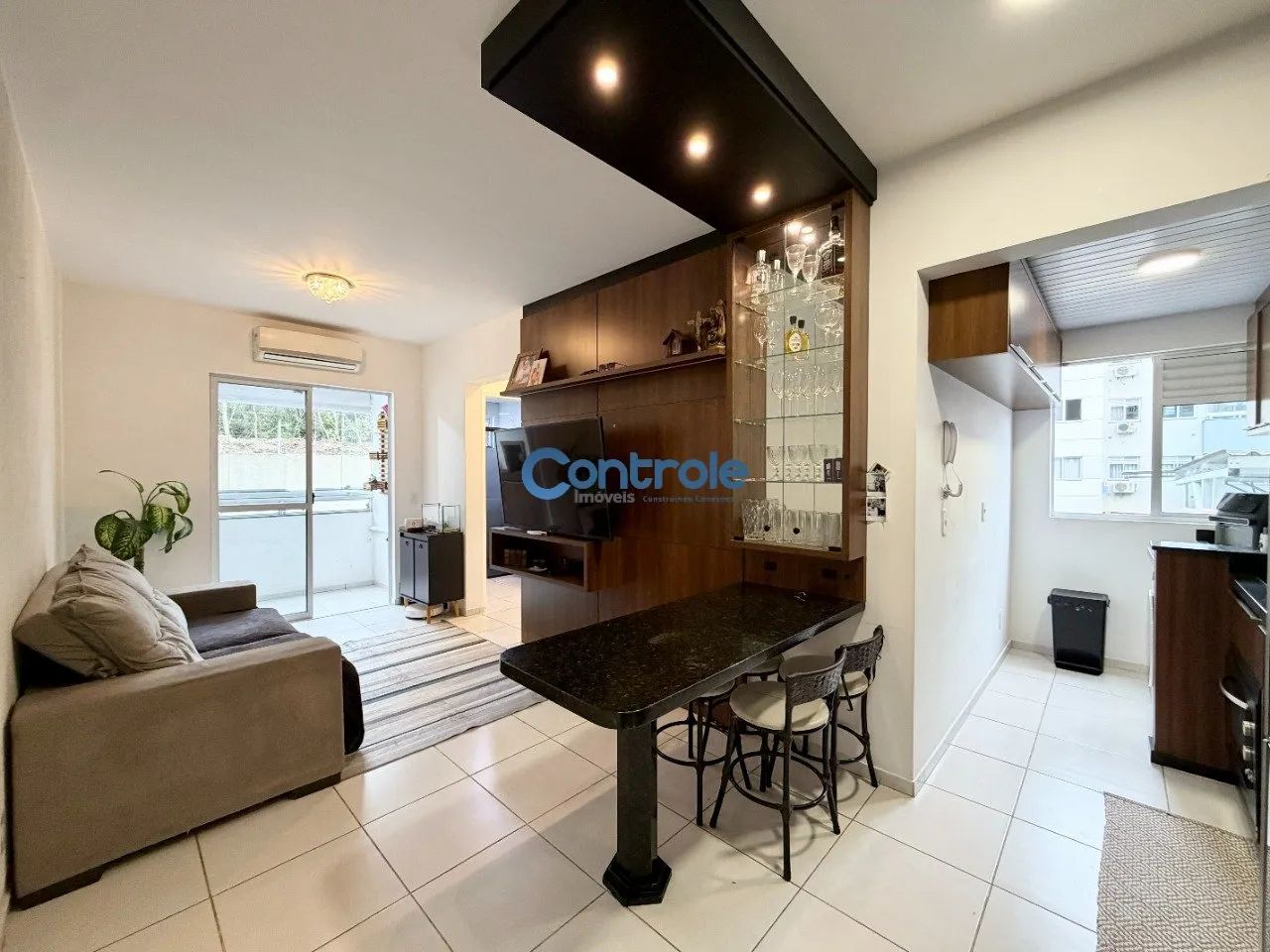 Apartamento com 02 dormitórios em Areias, São José/SC!