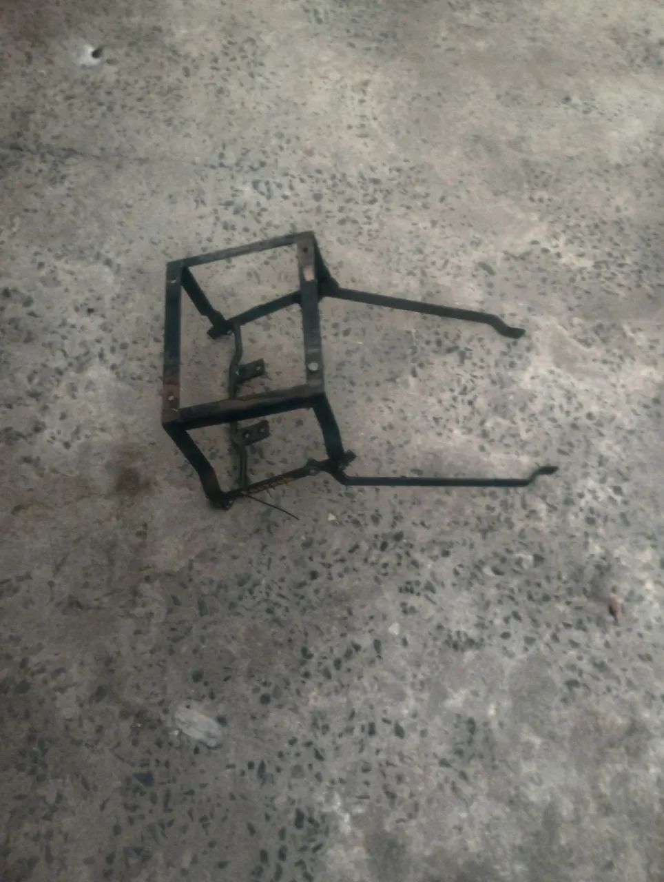 Suporte de baú tvs motu