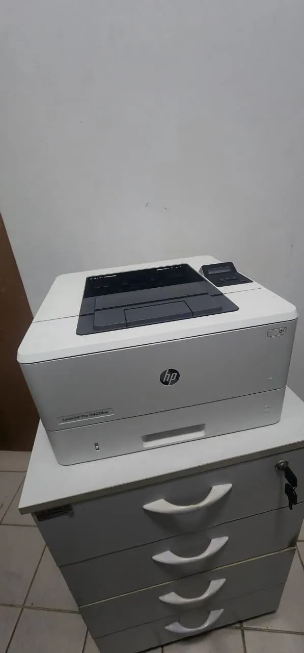 Impressora HP LaserJet Pro M402dne - Foto 2