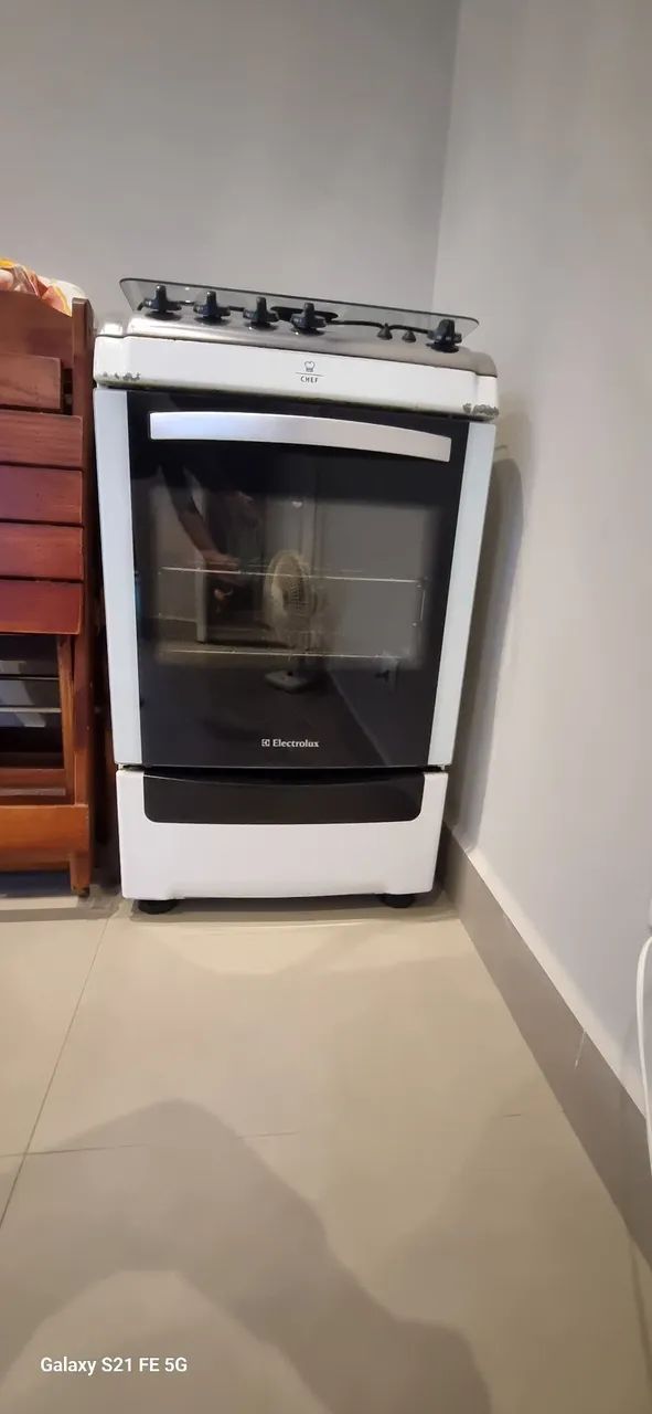 Fogão 4 bocas electrolux semi novo usado