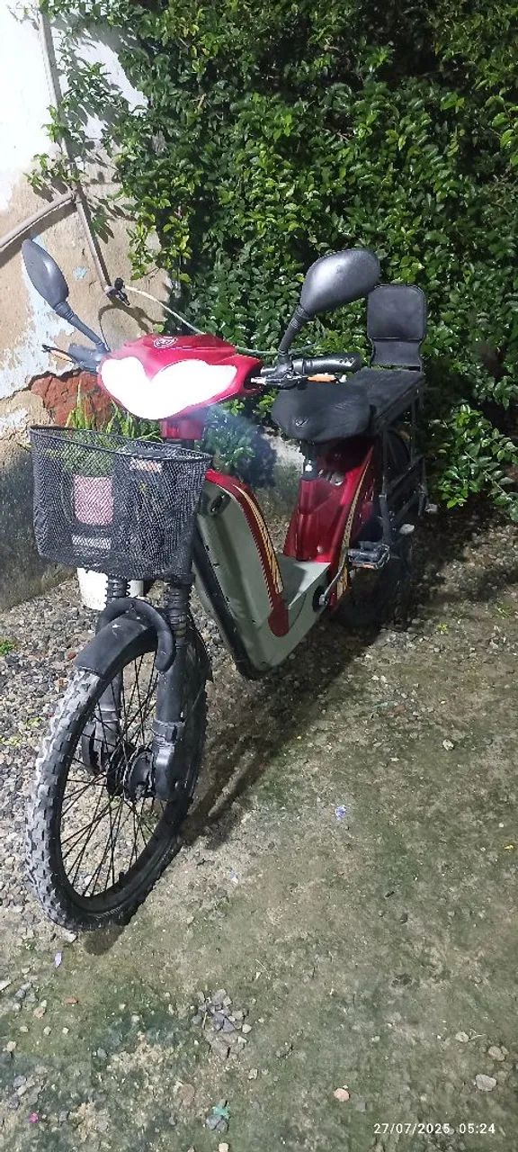 Bicicleta elétrica funcionando precisando de alguns reparos