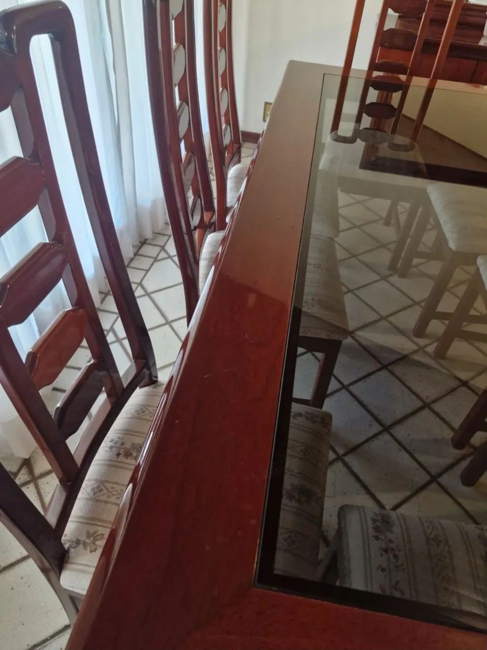 MESA DE JANTAR EM MOGNO MACIÇO COM 8 CADEIRAS - Foto 2