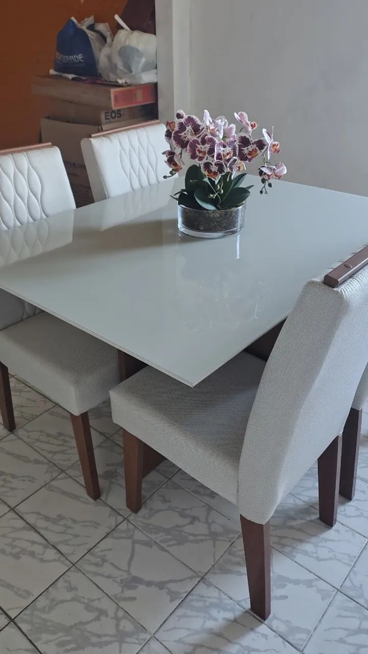 Mesa de jantar com 4 cadeiras.  - Foto 2