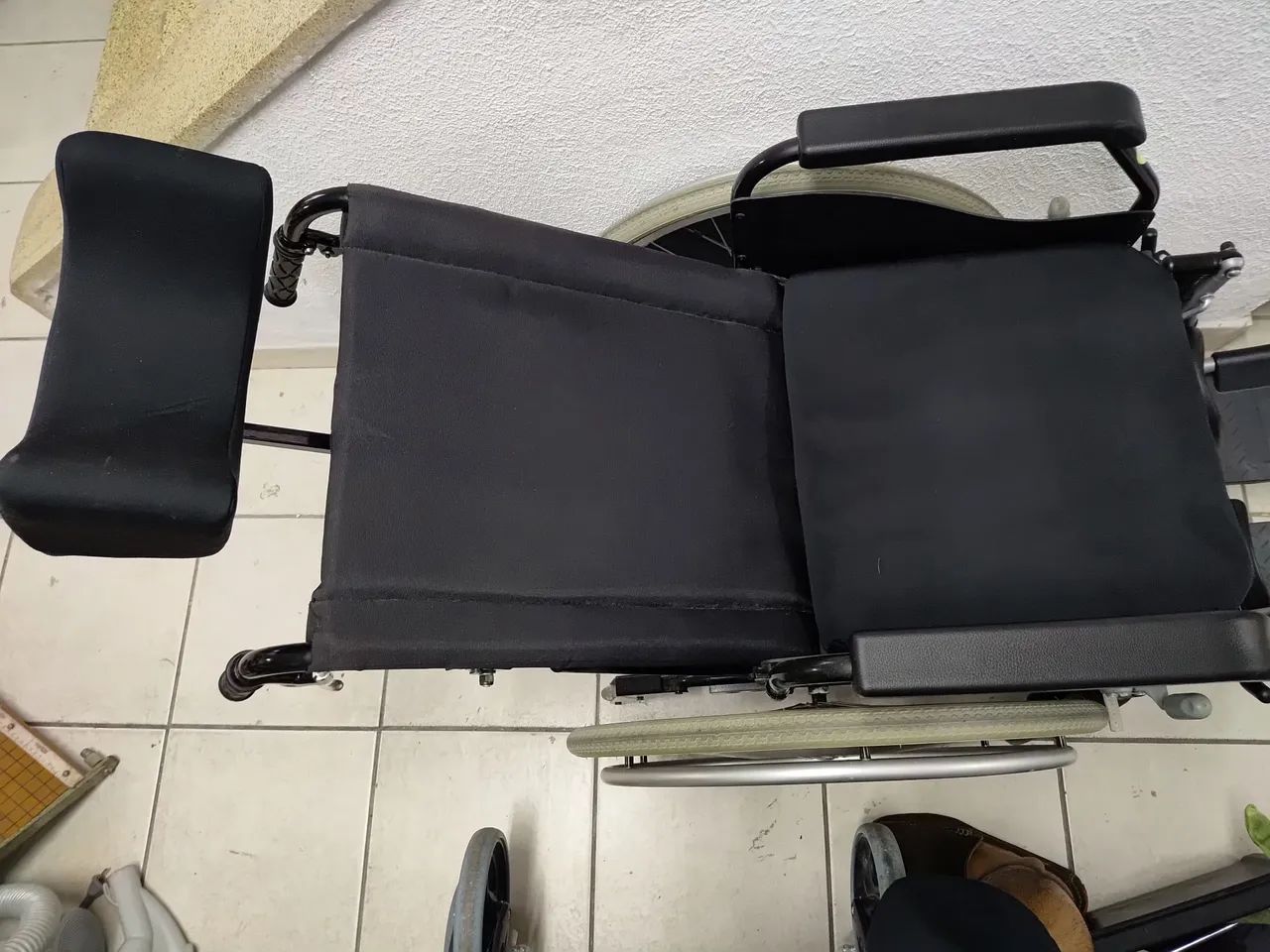 Cadeira de rodas com apoio de cabeça e inclina/deita - Foto 2