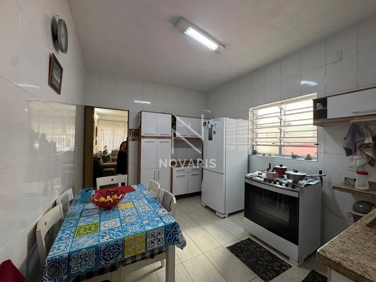 Casa ampla com 3 dormitórios e 2 vagas - Foto 3