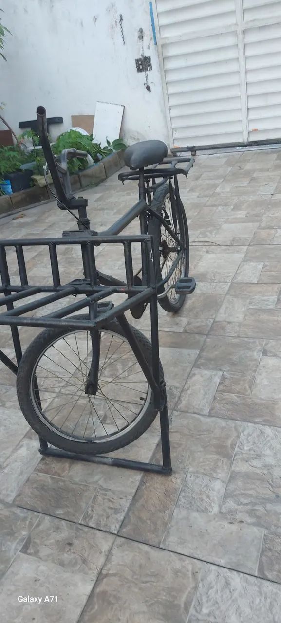 Uma  bicicleta  carguera