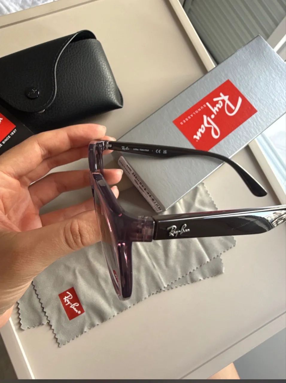 Óculos de sol feminino Rayban armação translúcida - Foto 2