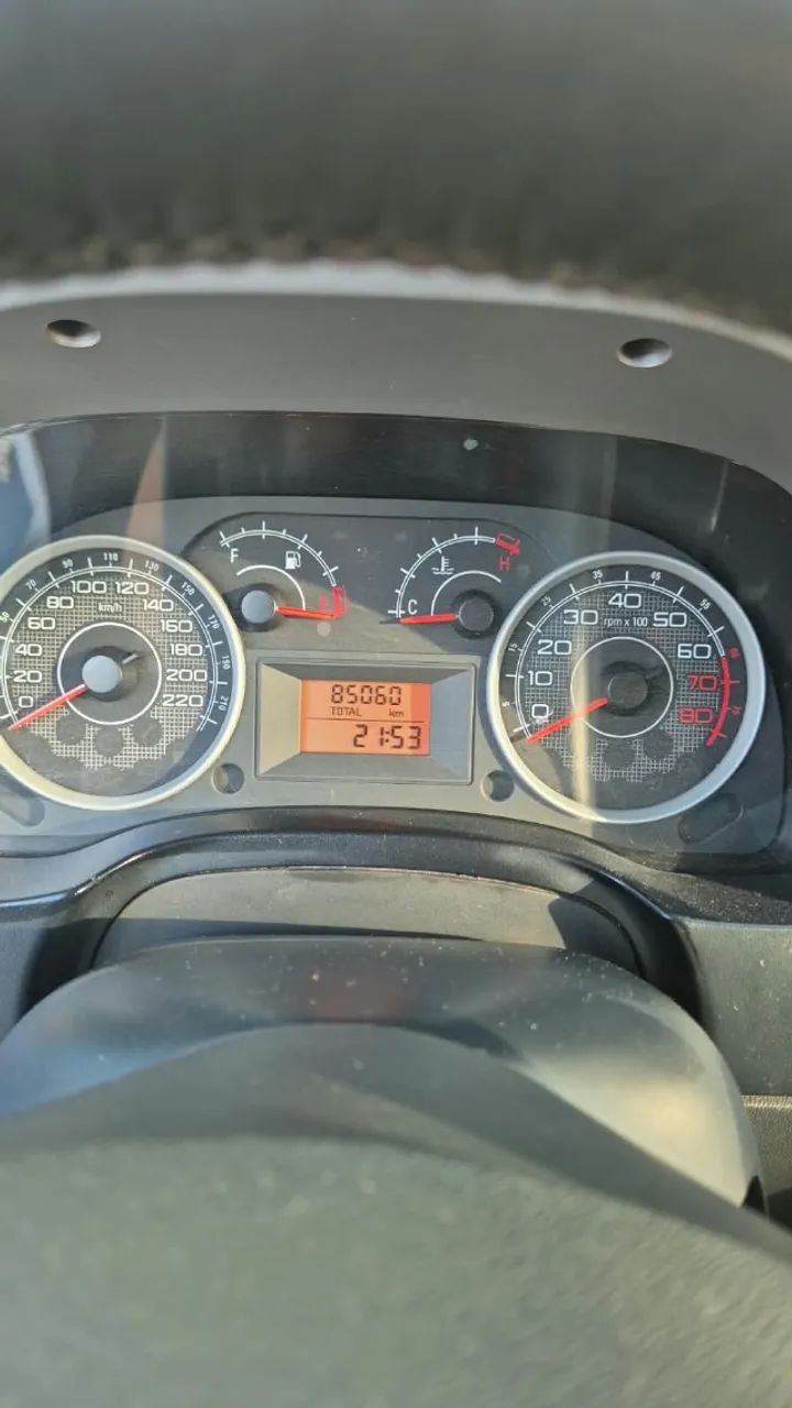 Fiat Idea Attractive 1.4 Fire Flex 8V 5P 2014 - Foto 4