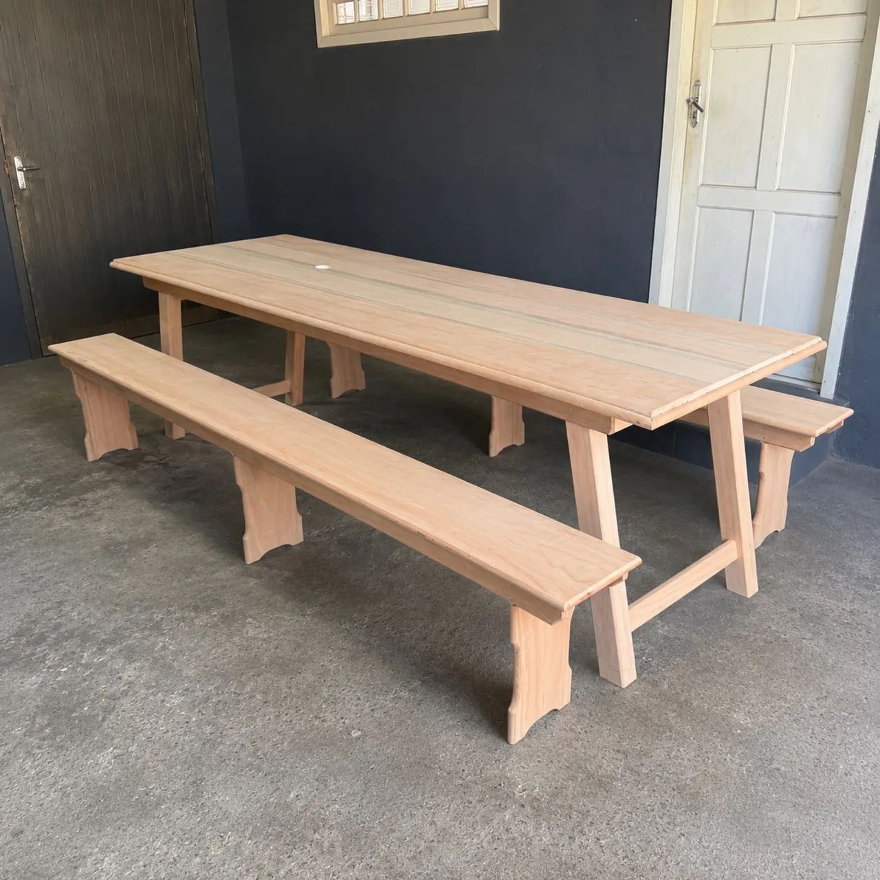 MESA COM BANCOS EM MADEIRA DE EUCALIPTO ROSA  - Foto 2