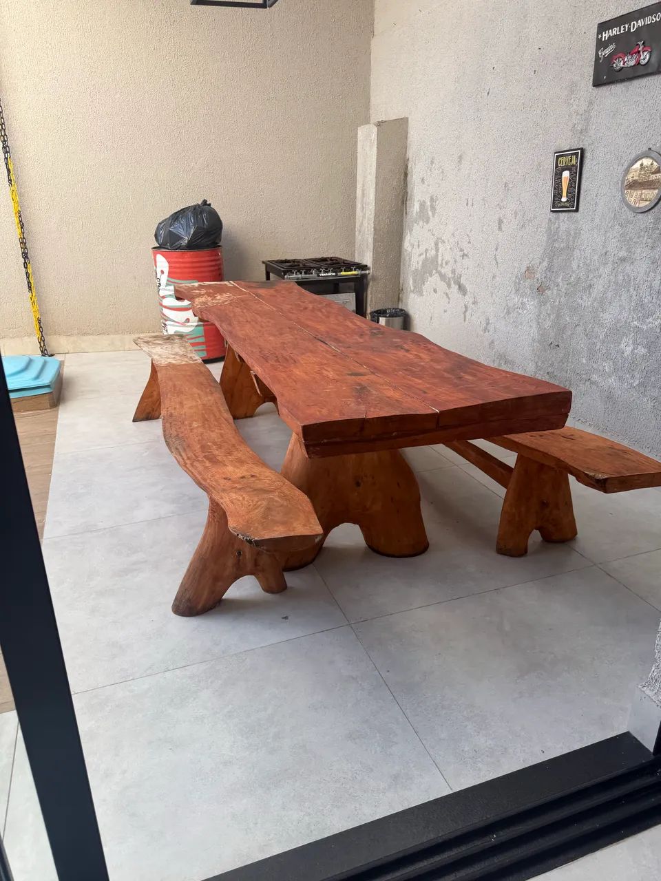 Mesa de madeira rústica 
