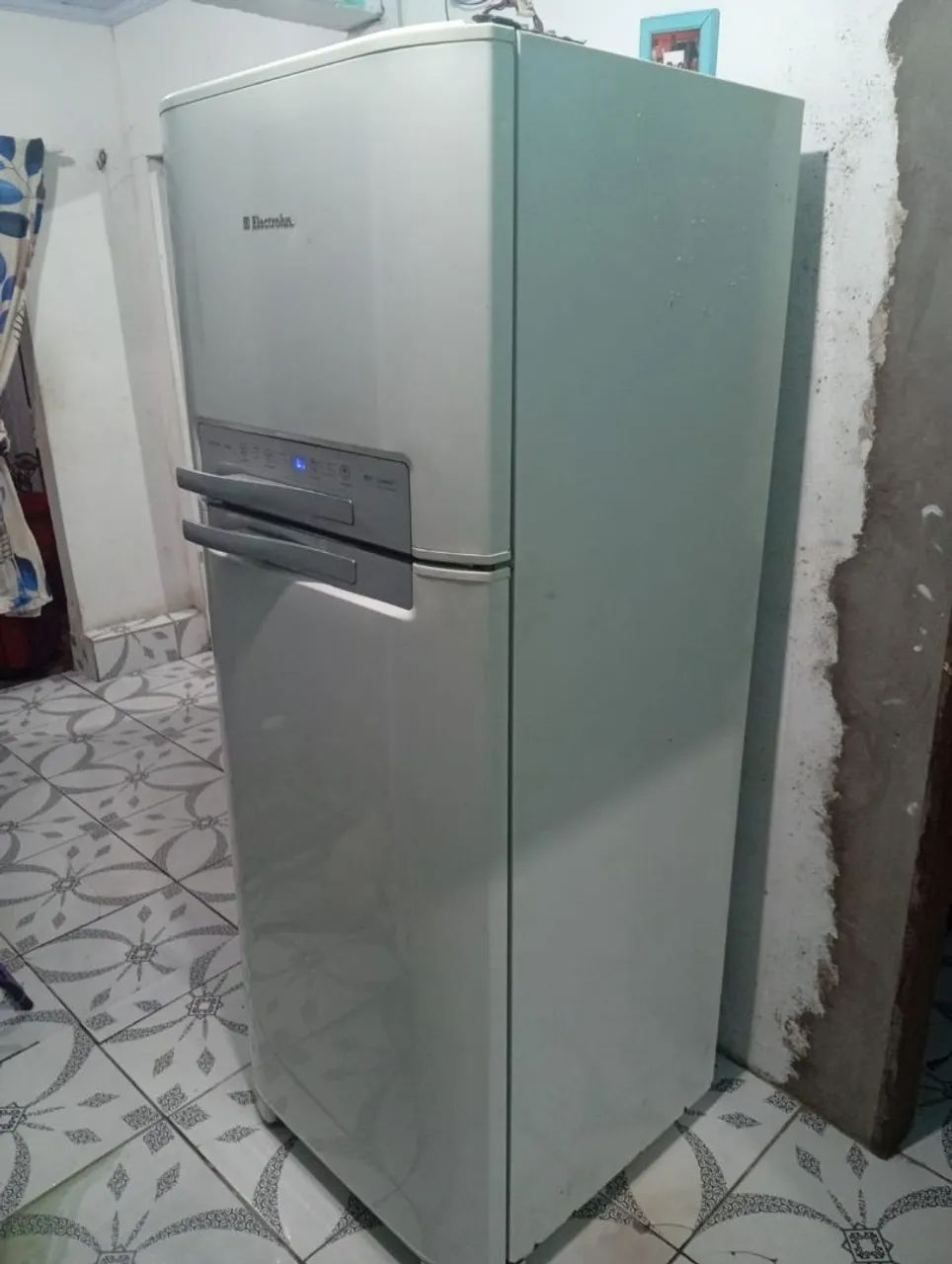 Geladeira Eletrolux com defeito  - Foto 3