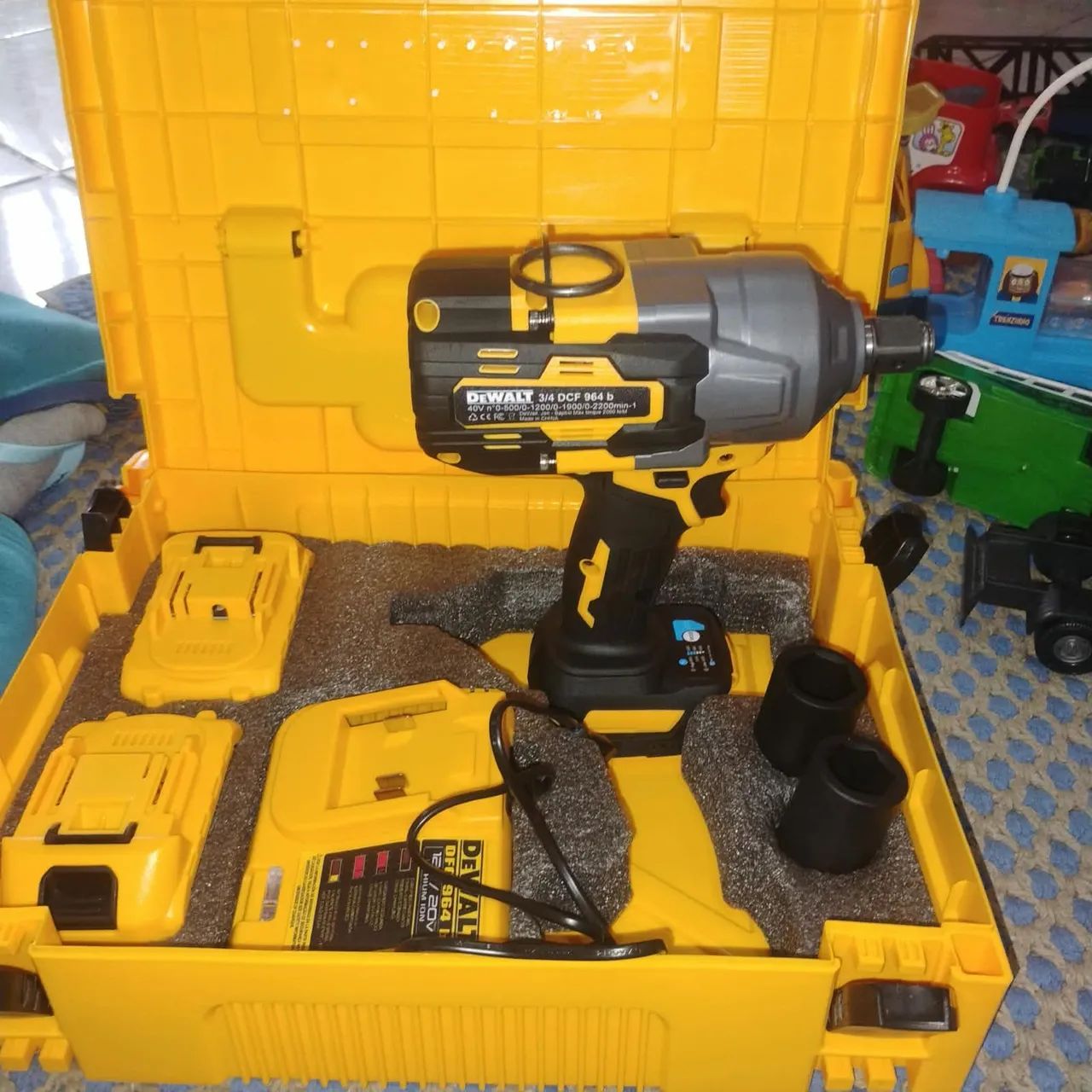 Chave de impacto sem fio DeWalt 20V MAX Nova - Foto 3