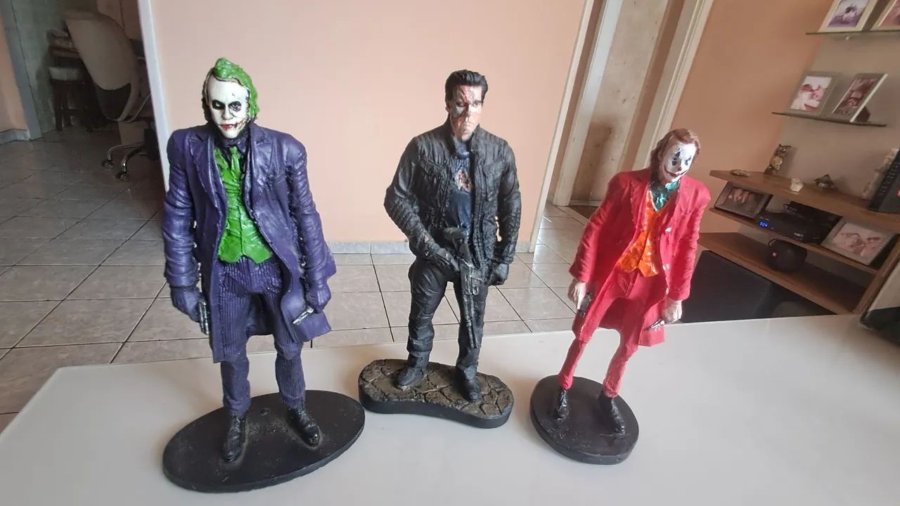3 miniaturas do coringa de 18 cm
