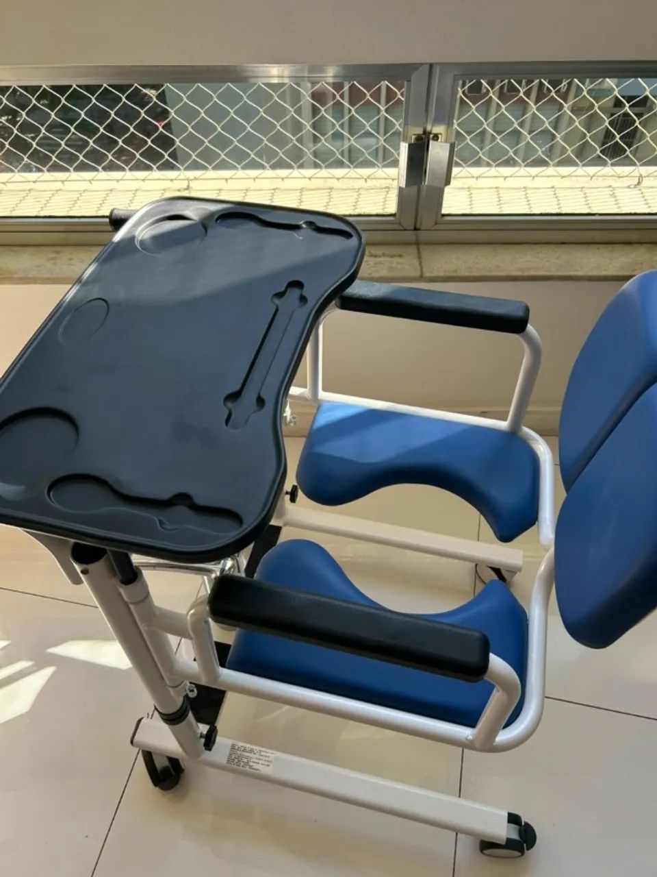 Cadeira de Transferência e Banho Multifuncional - Seminova - Foto 3