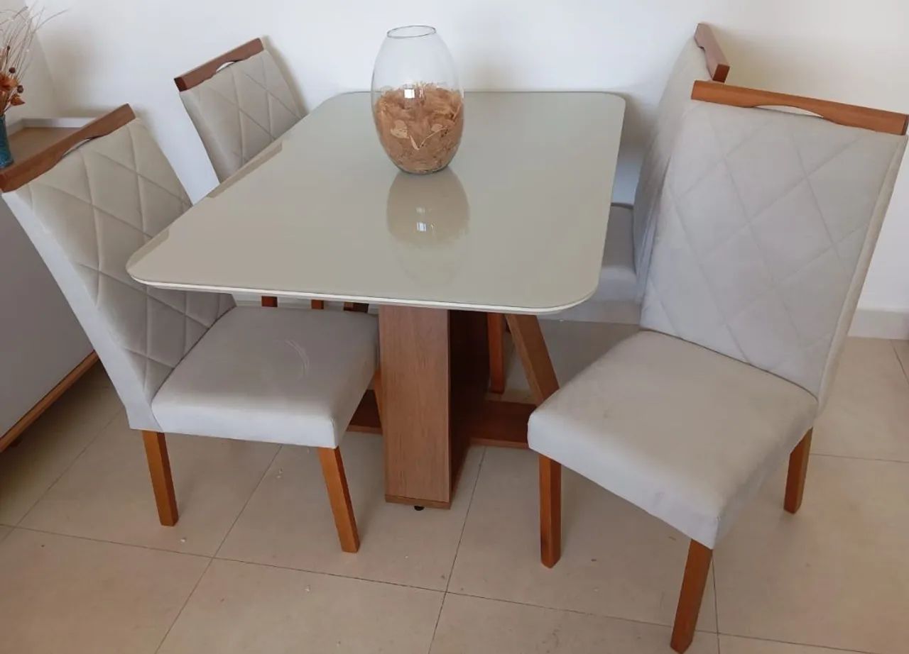 Mesa de jantar lolys 120x90 com 4 cadeiras 