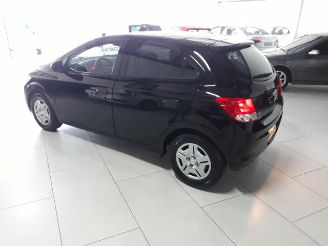Onix hatch joy 1.0 8V FlexPower 5p Mec -2017- - Foto 2