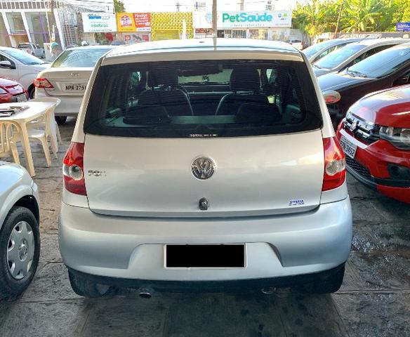 VW - Fox 4p 1.0 Prata em ótimo estado - Foto 4