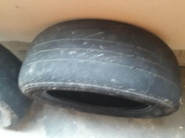Pneus usado para fazer friso