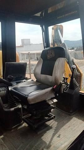 Retroescavadeira JCB - Foto 4