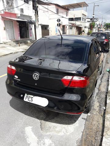 VW Voyage 1.0 2013 preto - Foto 2