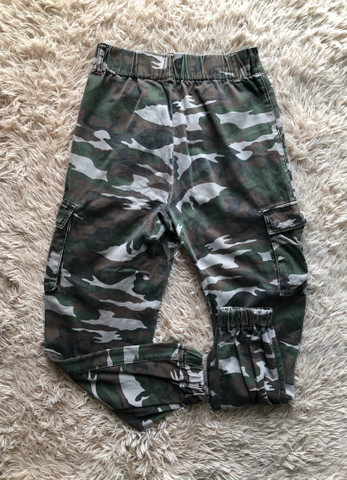 calça camuflada forever 21