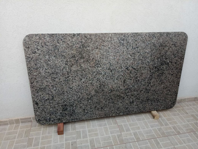 Tampo de mesa de granito