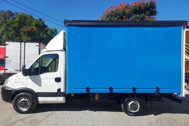 IVECO DAILY 35S14 BAÚ SIDER DIESEL 2017