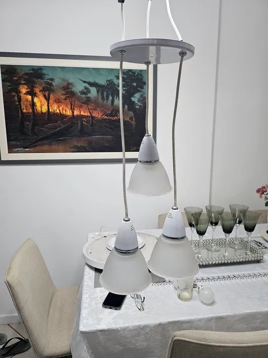 Vendo lustre 3 spots para lâmpadas em ótimo estado  - Foto 3