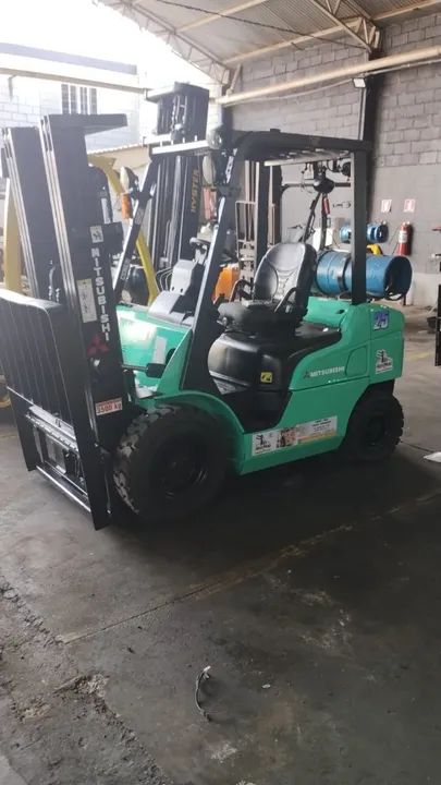 Empilhadeira mitsubishi modelo fg25n ano 2014 triplex com deslocador 2,5 ton  - Foto 3