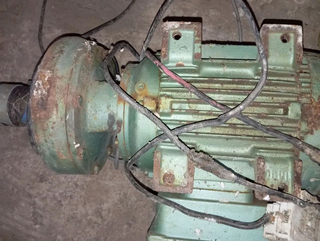 Bomba centrífuga 5 CV thebe e micro tratorito da búfalo 5cv diesel. 4 mil kda 1. - Foto 2