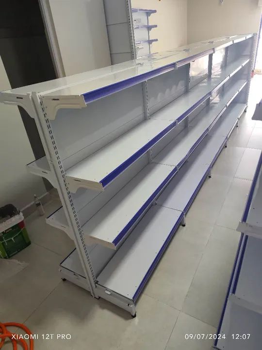 Instalação Para Farmácia Gôndolas e Balcões 