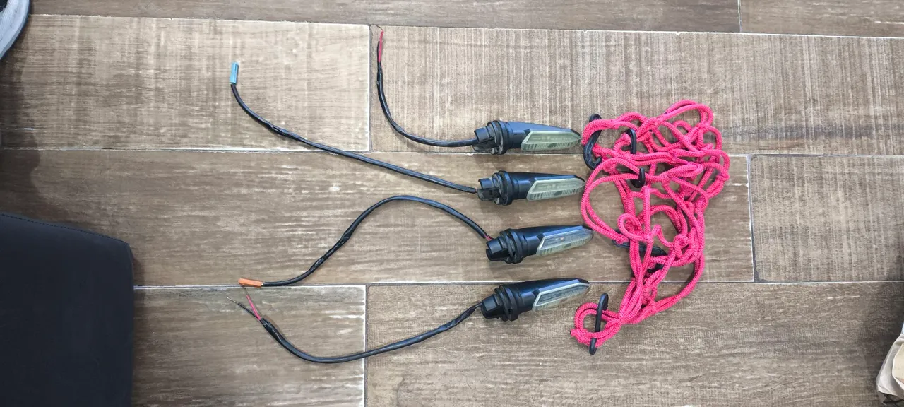 Setas/Piscas LED para Moto usados uma vez por mim mesmo, e aranha nova