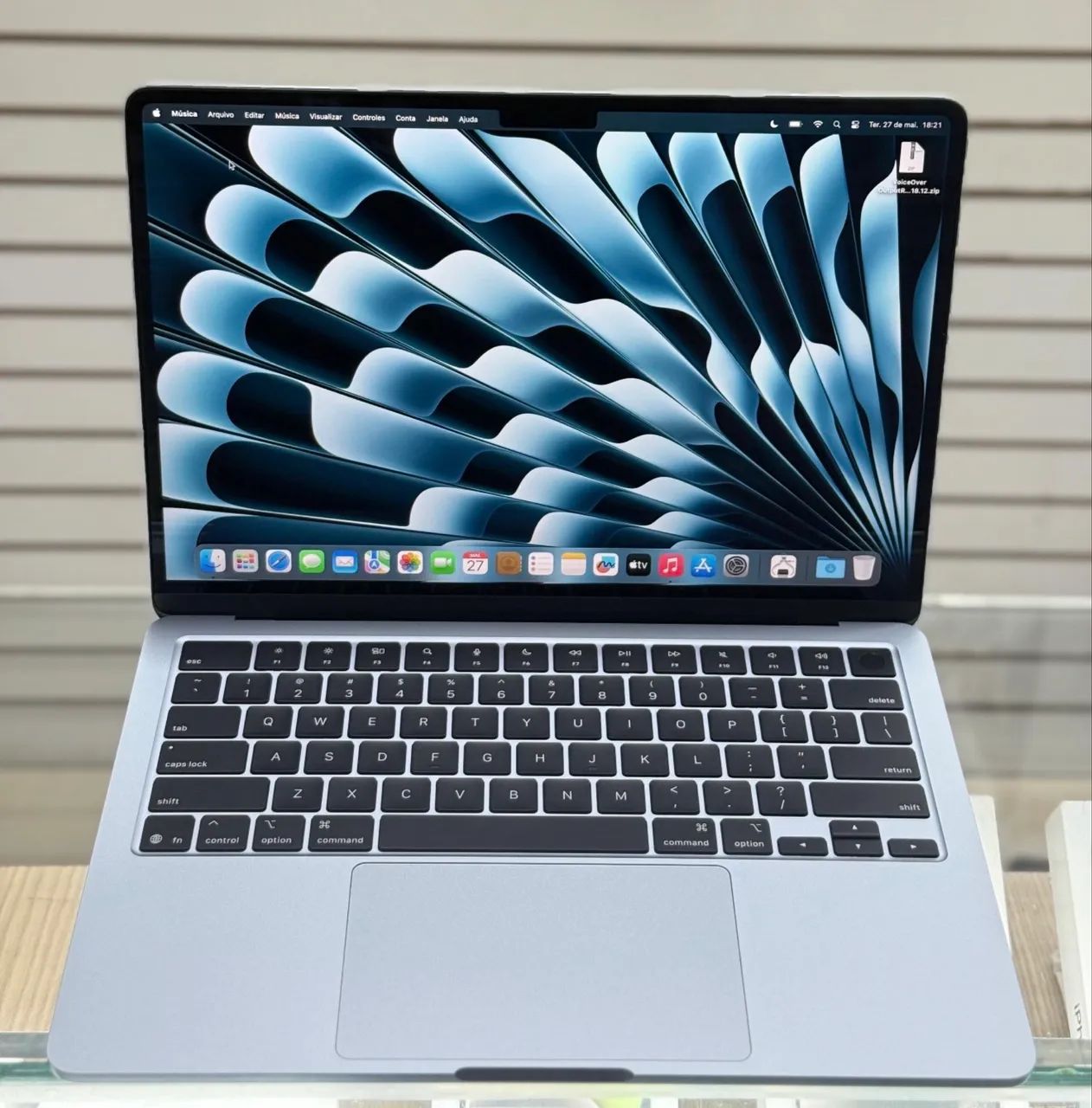 Macbook air m4 16gb / 256gb apenas 1 mes de ativação e 3 ciclos