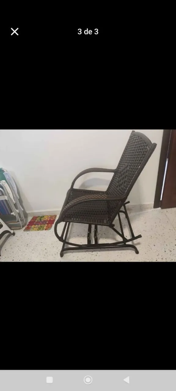 Cadeira de balanço em fibra sintética