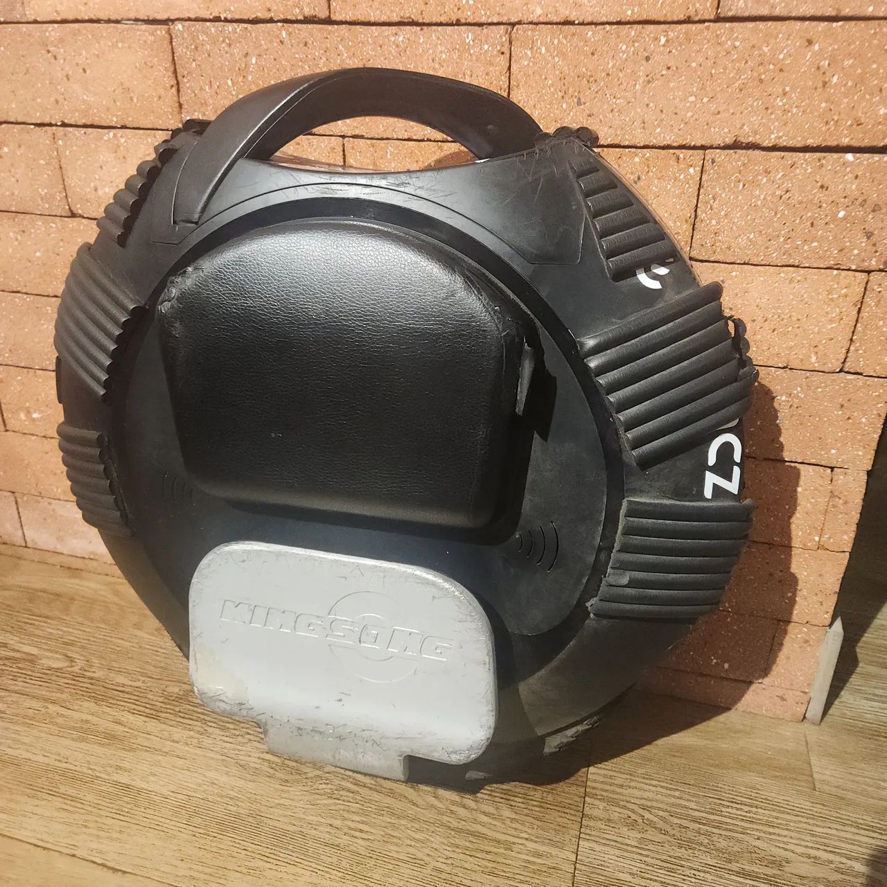 Monociclo elétrico Kingsomg KS 16S (680wh)