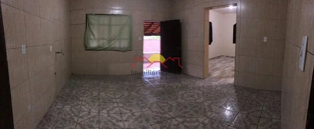 Casa com 02 Dormitórios e Amplo Terreno - Foto 3
