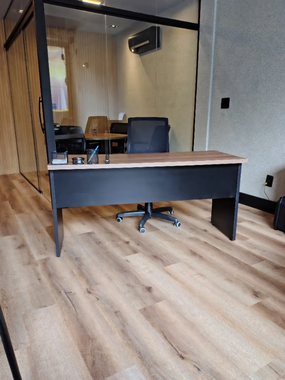 Mesa de Escritório, 1,50 x 0,60 duas gavetas.
