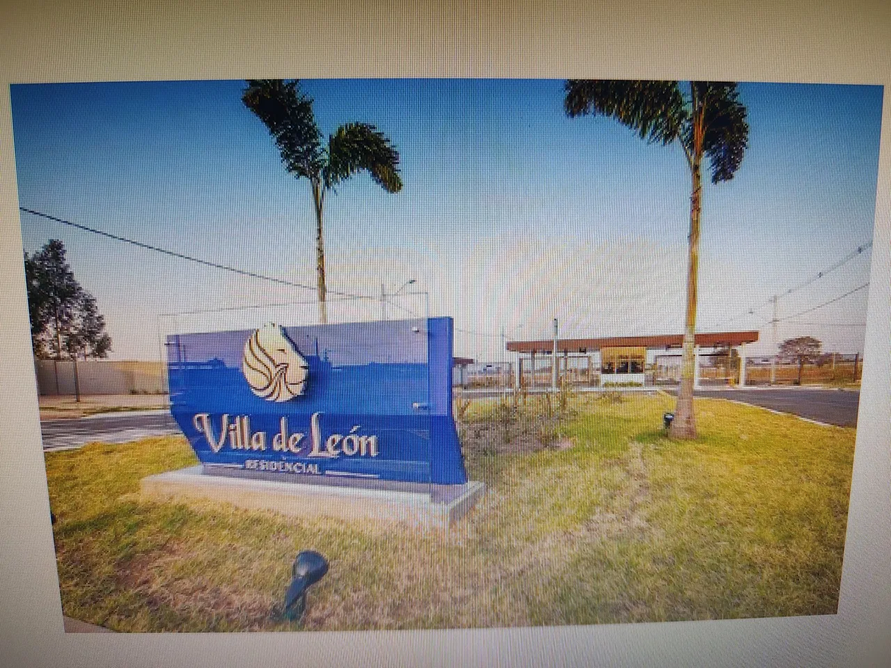 Vende-se terreno no condomínio Villa de Leon 390 M2