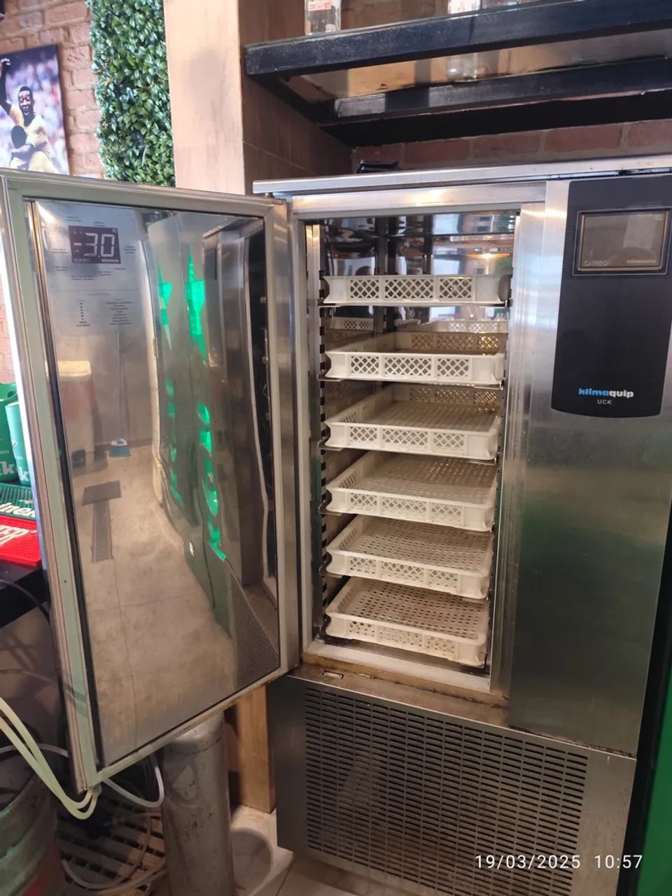 Geladeira Industrial Klimaquip - Usada - Foto 2