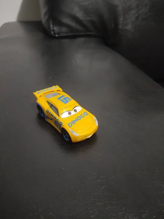 Miniatura Disney Cars 3 Dinoco Cruz Ramirez - Foto 2