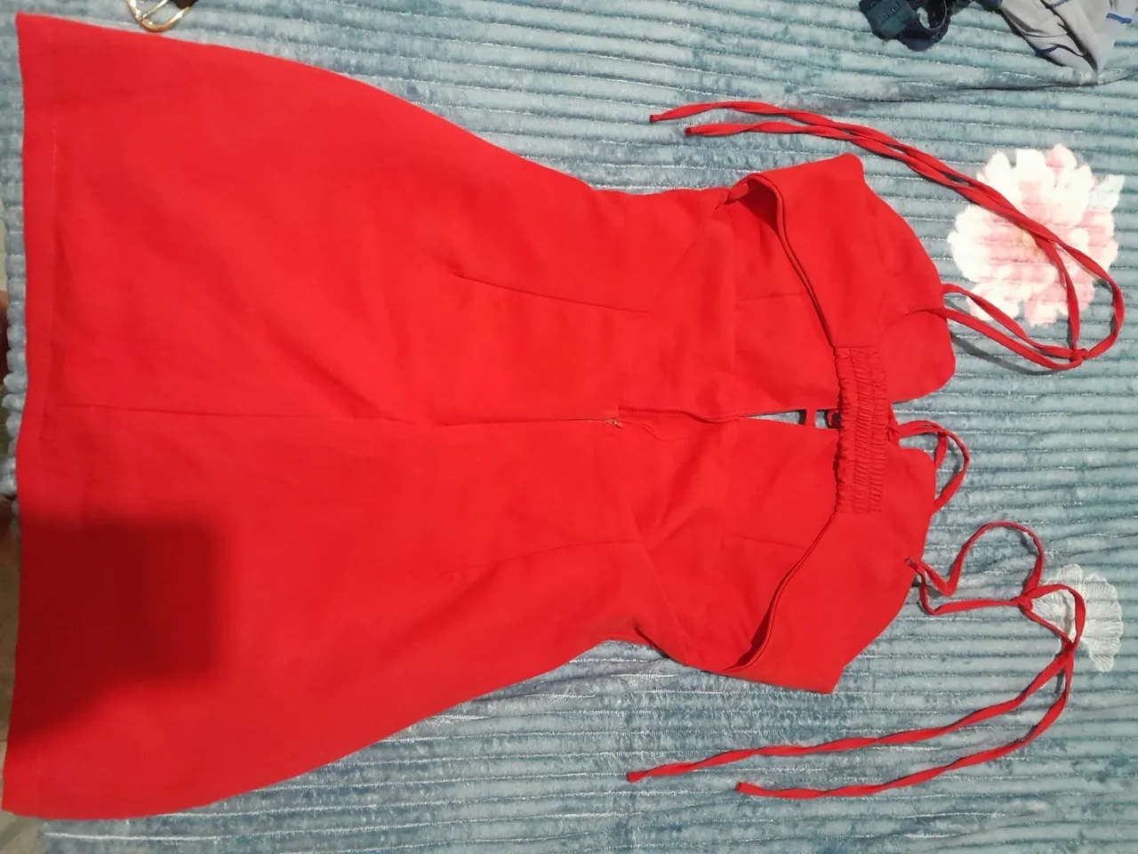 Vestido Vermelho com Detalhes