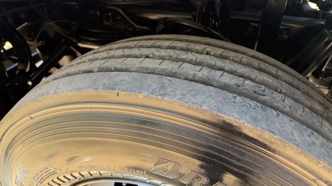 Volkswagen Constellation 24-320 ano 2011  - Foto 10