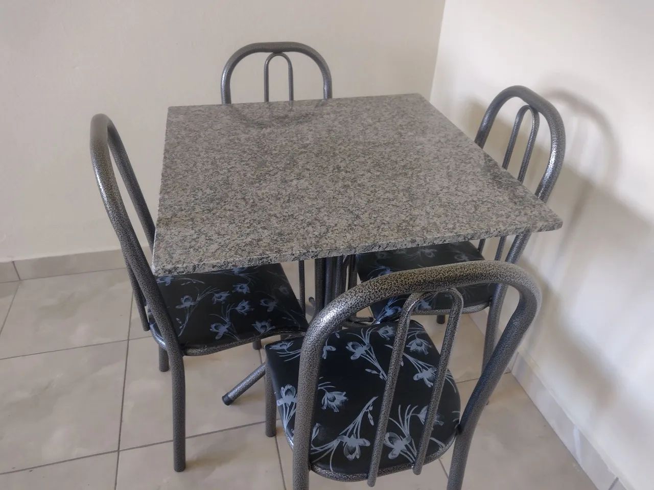 Mesa de Jantar com 4 cadeiras - Foto 2