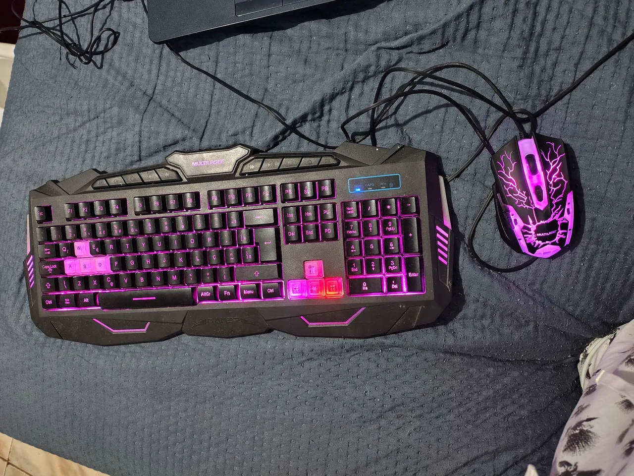 Teclado e Mouse Gamer Multilaser com LED RGB