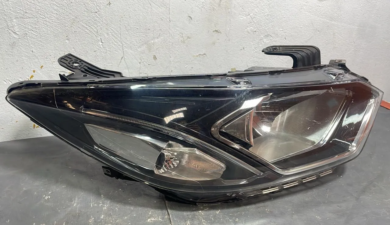 Farol Chevrolet Ônix 2020 lado direito com Led